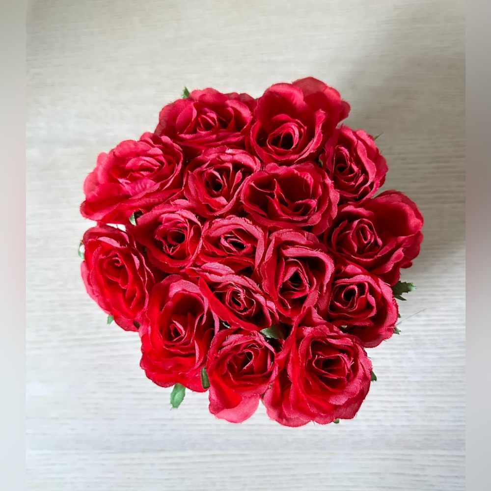 VALENTINE’S DAY ARTIFICIAL RED ROSE BOX - Picture 3 of 6